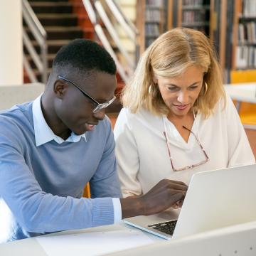 Person in library getting help